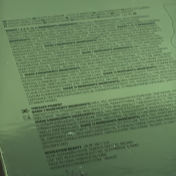 NEW Revolution X Grinch Red Holiday Shadow Palette - Picture 3 of 11